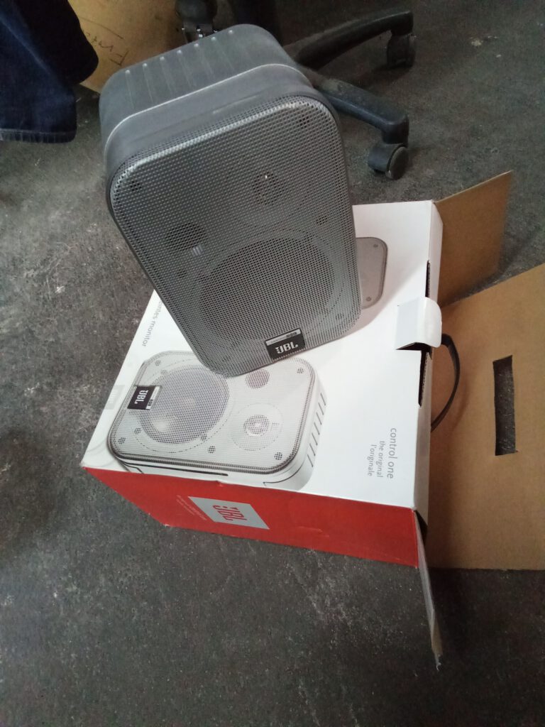 JBL Control one
